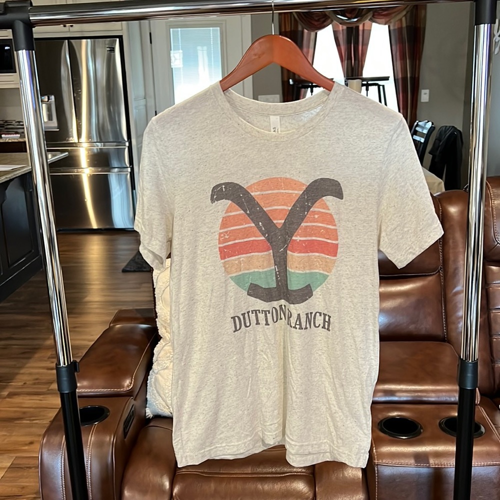 Women’s medium short sleeve Yellowstone t-shirt.